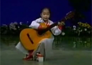 Bé Triều Tiên - tuyệt đỉnh guitar